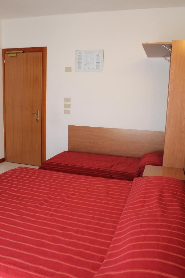 Hotel Vienna Caorle Buitenkant foto