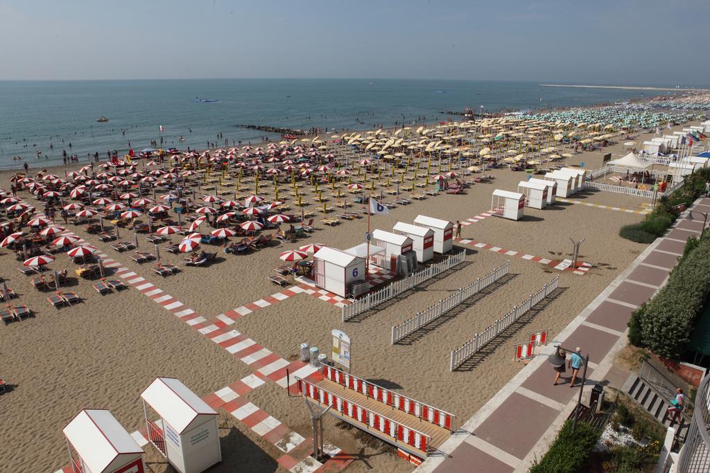 Hotel Vienna Caorle Buitenkant foto