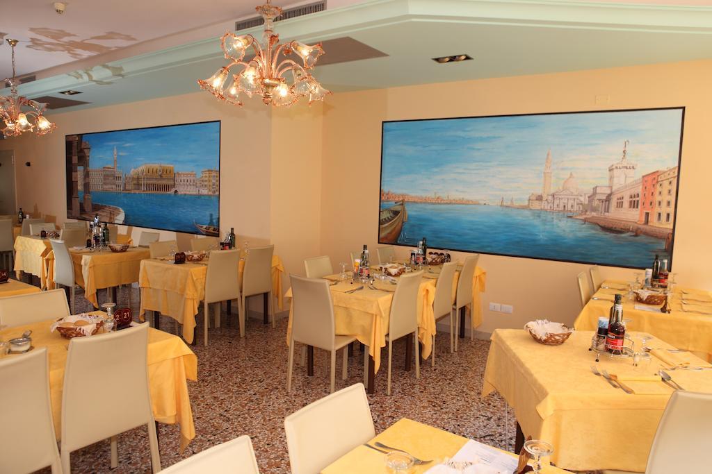 Hotel Vienna Caorle Buitenkant foto