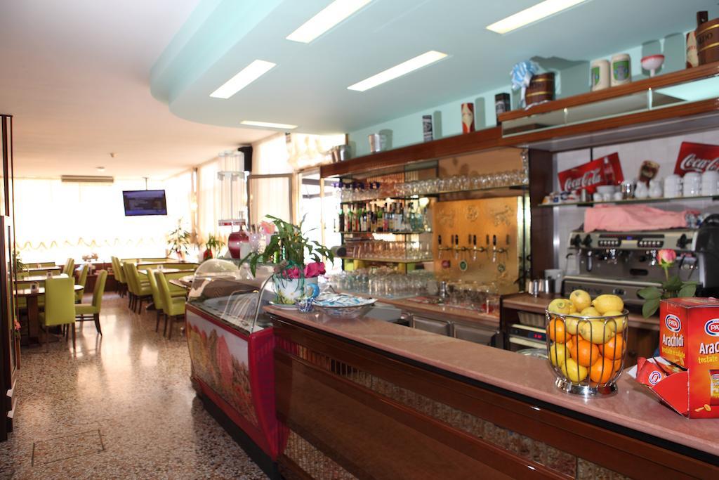 Hotel Vienna Caorle Buitenkant foto