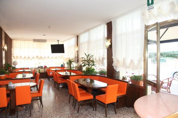 Hotel Vienna Caorle Buitenkant foto