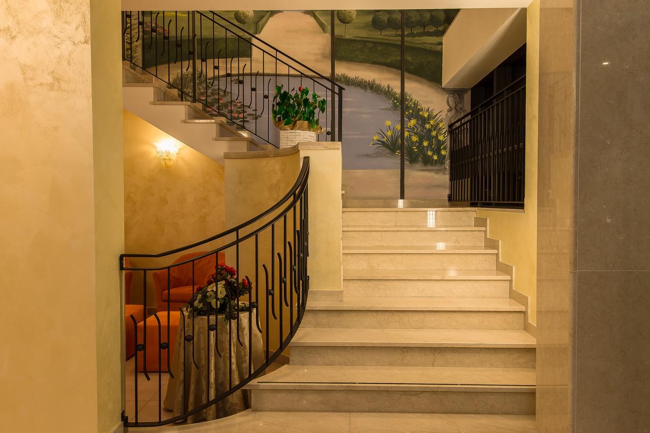 Hotel Vienna Caorle Buitenkant foto